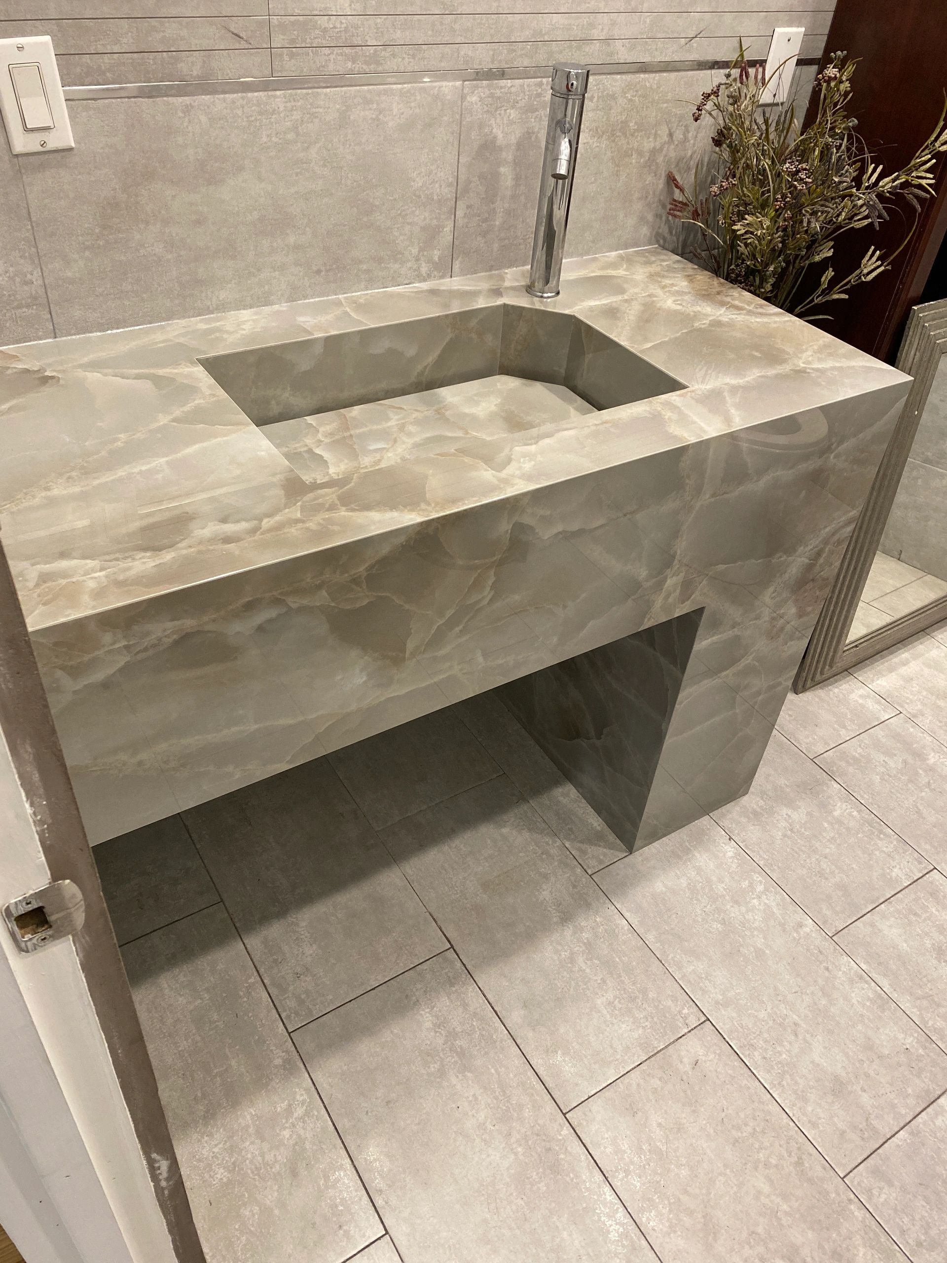 Grey Onyx Porcelain Slab with Integrated Sink